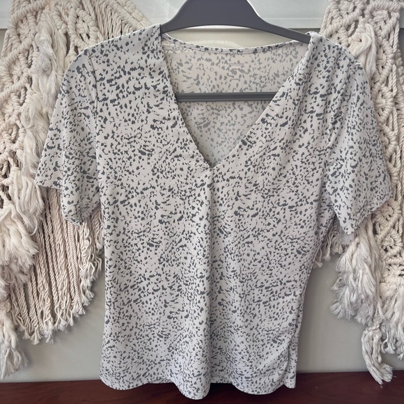 Express Body Contour Tee - Picture 3 of 9